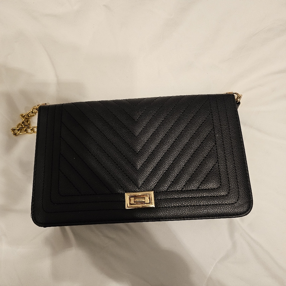 Elegant Black Quilted Shoulder Bag
